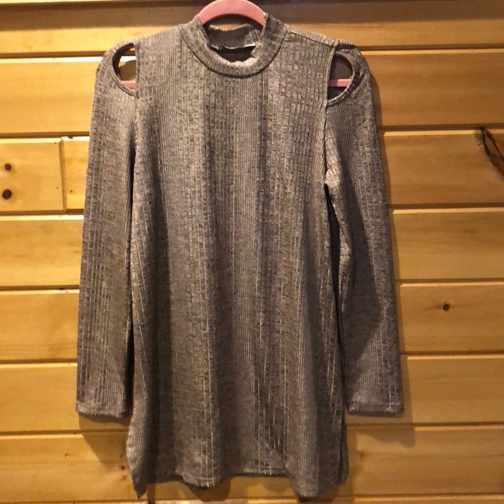 Pink-black cut out sleeve tunic